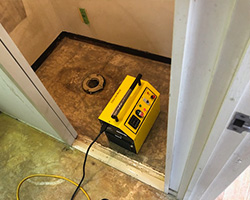 愛知の特殊清掃の事例4・トイレで孤独死現場のオゾン機設置