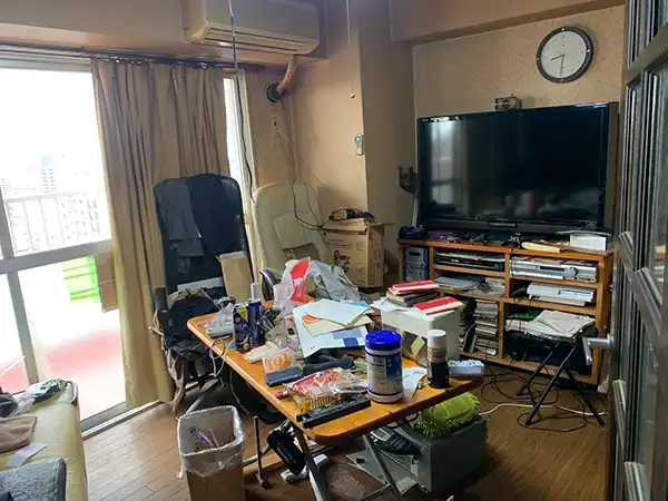 愛知県名古屋市東区の遺品整理+トイレ・床クリーニングの作業前1